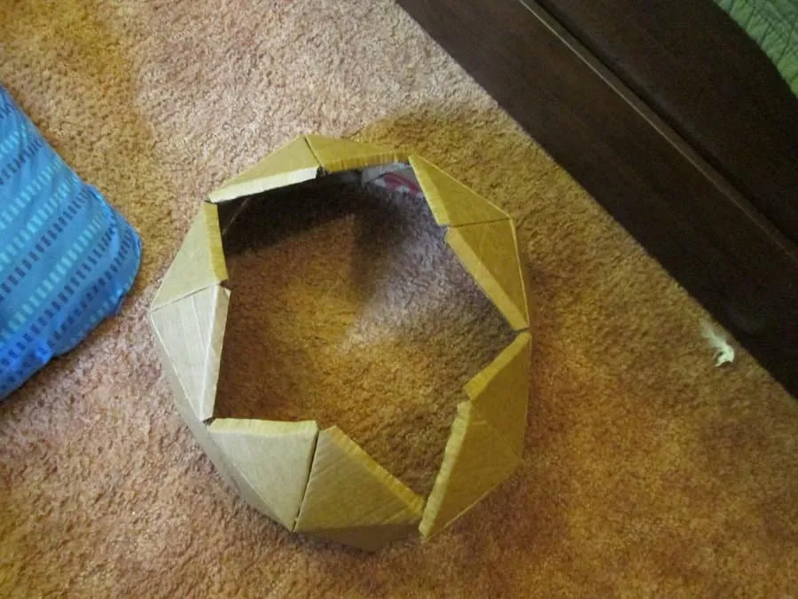 pet petkotnikov s trikotniki BBB, ki razkrivajo zvezdni vzorec' title=