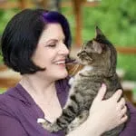 16 En İyi Kedi Uzmanı, Ürkek Kedilerle Başa Çıkmak İçin İpuçları Paylaşıyor' title=