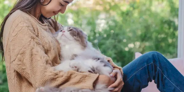 Kat en vrouw