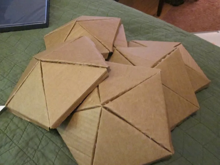 Kako narediti mačjo jamo naredi sam iz kartona [Vodnik po korakih]' title=