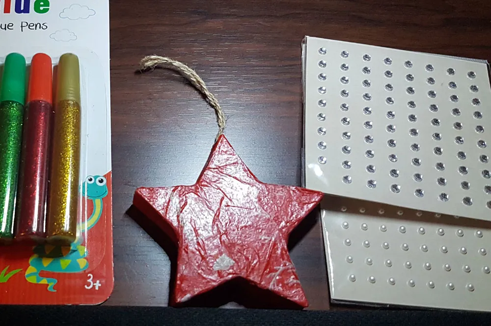 17+ nápadů na sváteční dekorace bezpečné pro kočky (ilustrovaný průvodce)' title=