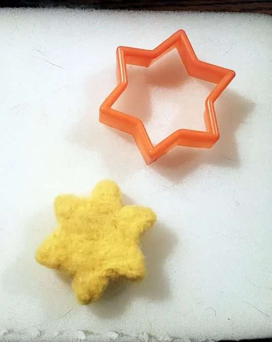 17+ nápadů na sváteční dekorace bezpečné pro kočky (ilustrovaný průvodce)' title=