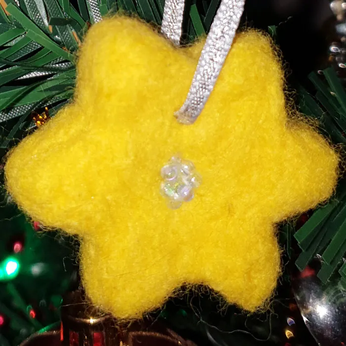 17+ nápadů na sváteční dekorace bezpečné pro kočky (ilustrovaný průvodce)' title=