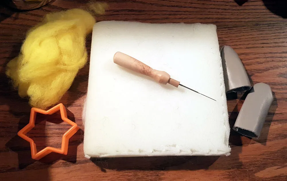 17+ nápadů na sváteční dekorace bezpečné pro kočky (ilustrovaný průvodce)