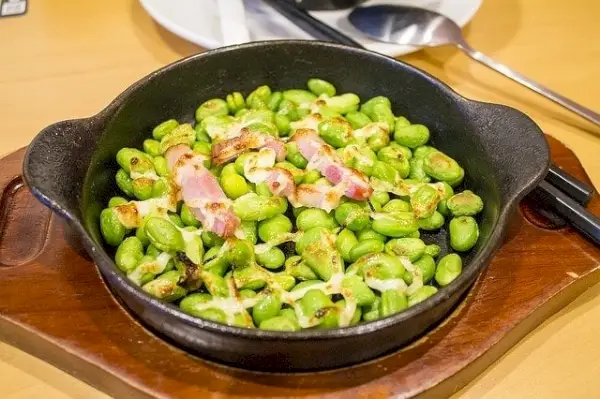 האם כלבים יכולים לאכול Edamame?