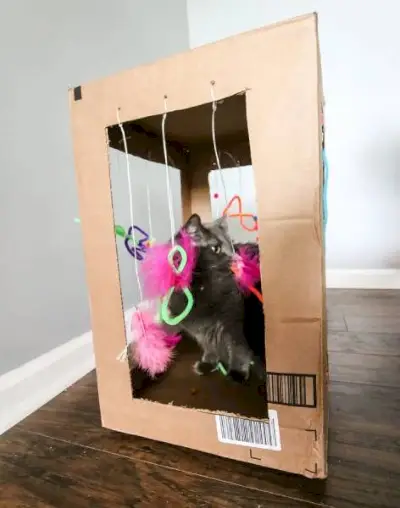 Caja de juegos para gatos de cartón DIY