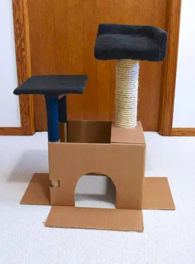 Torre de gato de cartón de bricolaje