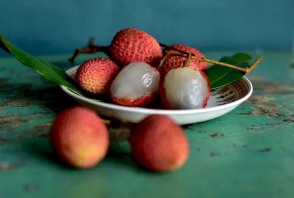 litchi på en tallrik