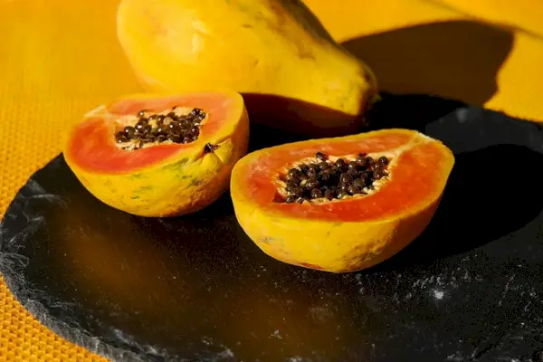 Papaya halbieren