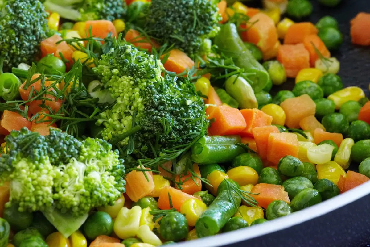Cats can eat cooked vegetables