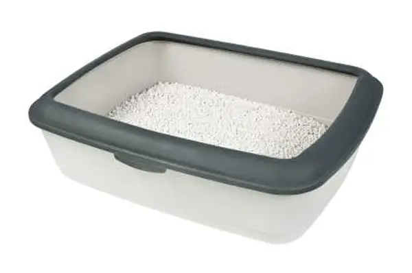 Litter tray with lip