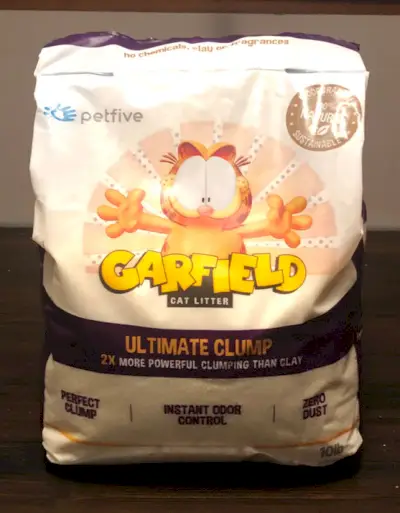 Jedną z odmian żwirku dla kotów Garfield jest formuła Ultimate Clump.