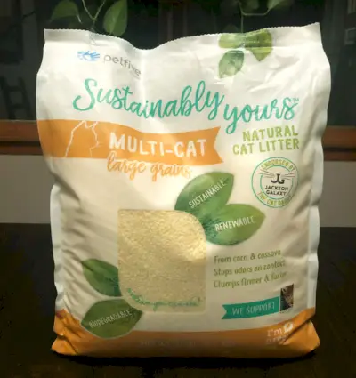 Una terza varietà di lettiera Sustainably Yours è la formula Multi-Cat Large Grains.