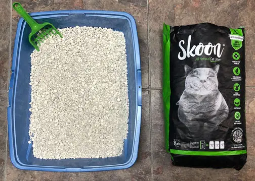 私たちは、Skoon Unscented Litter を多頭飼いの家庭で数週間テストしました。