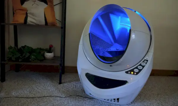 Litter Robot com luz azul