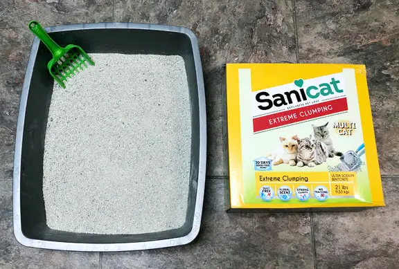 Vi testet Sanicat Extreme Scented Litter i flere uker i et flerkattehjem.