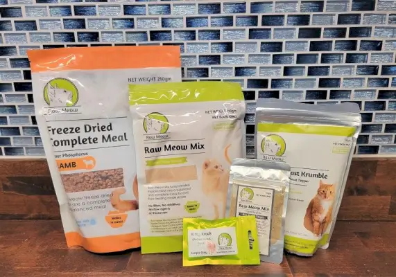 Revisión de comida para gatos Raw Meow: gama de 5 productos Raw Meow